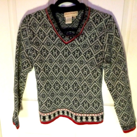 Beautiful cashmere sweater worn but still lots of life . - Picture 1 of 1